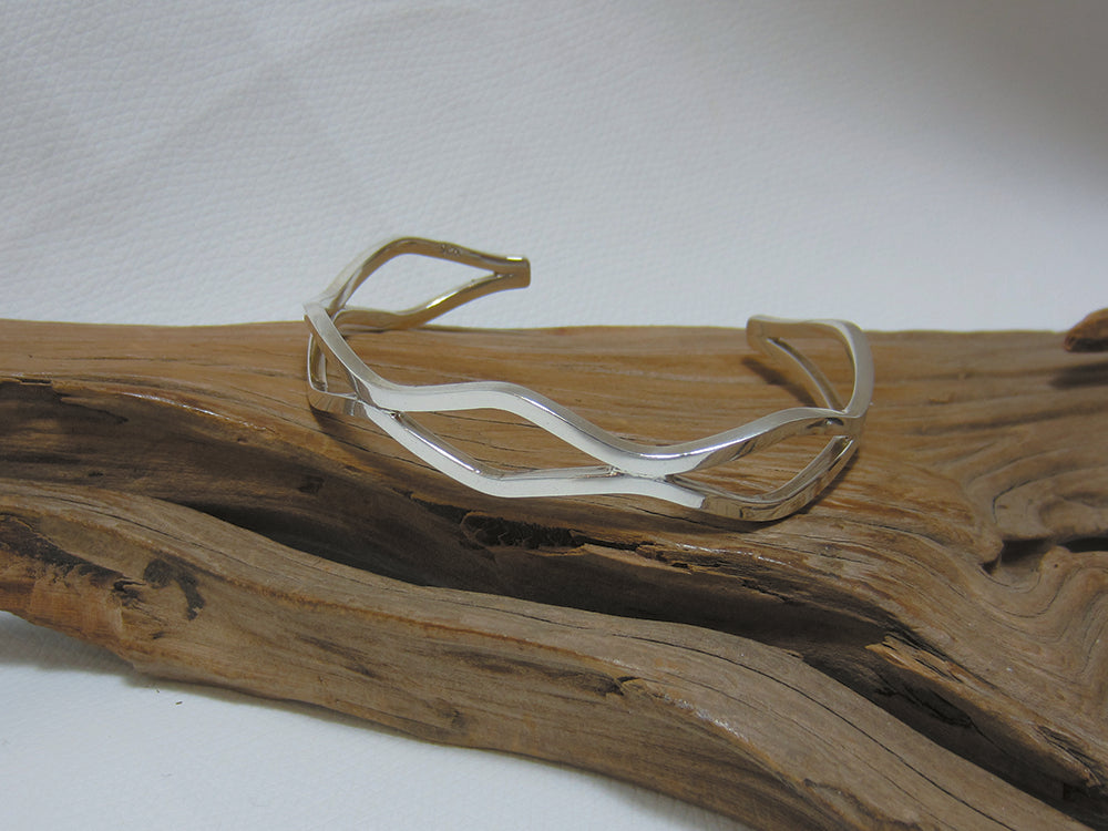 wavy square section bangle