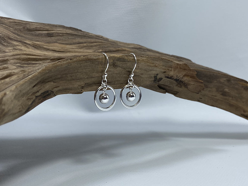 Measuring 14mm across these neat little sterling silver earrings are great for everyday wear. 925 Silver Canterbury