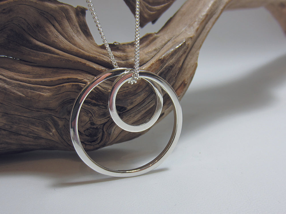 Sterling silver decreasing circle pendant measuring 30mm in diameter. 925 Canterbury