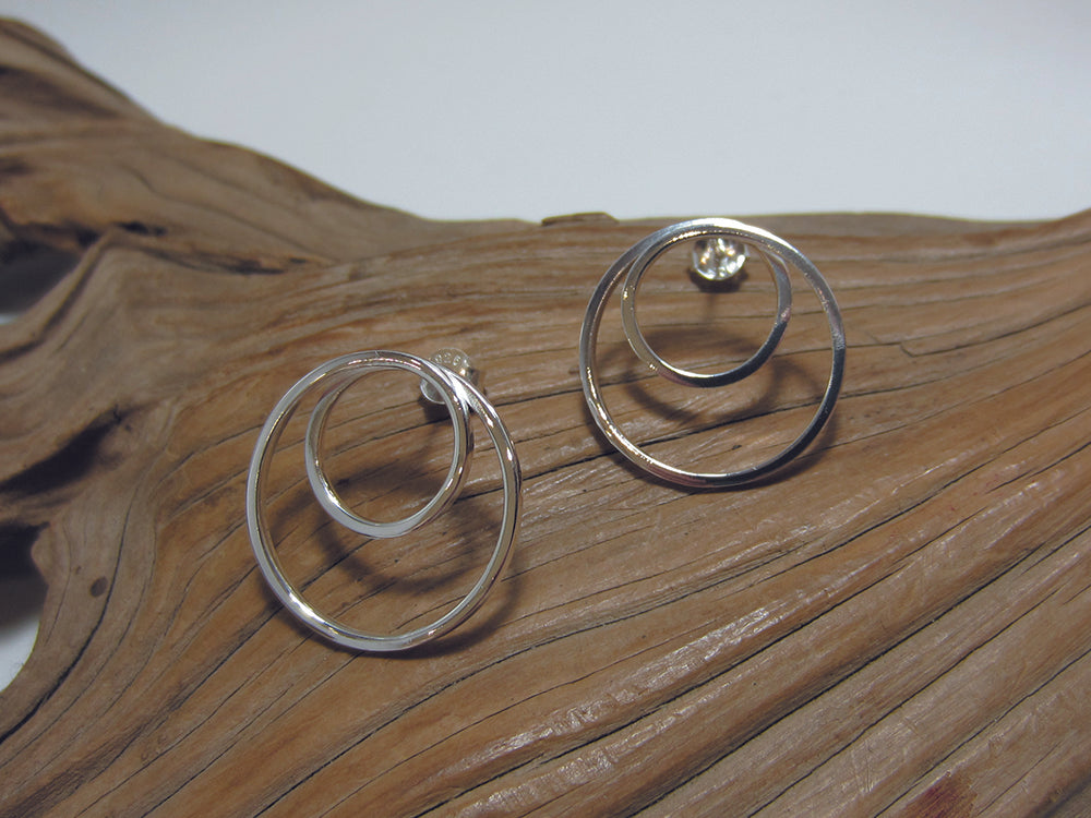 Nice size sterling silver studs to make a bit more of a statement, they measure 21mm across. 925 Canterbury