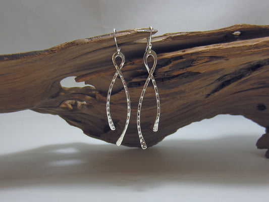 The hammered finish means these earrings catch the light beautifully. Made from sterling silver, they are 60mm long and 17mm wide. 925 Canterbury