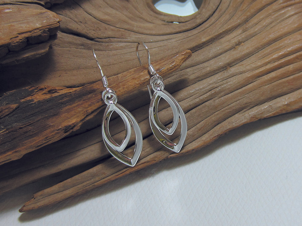 The double marquis gives lovely movement to this great pair of everyday earrings. They are 24mm long and 11mm wide. Makes a great set with the matching pendant. 925 Silver Canterbury