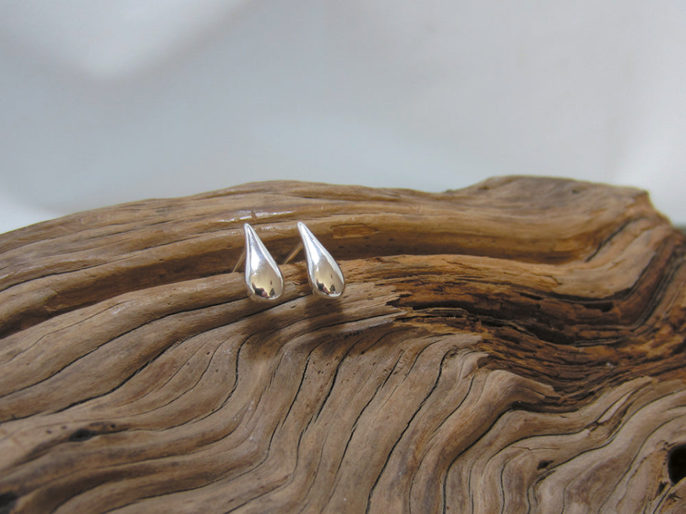 Sleek, sterling silver teardrop studs which measure 12mm high and 5mm wide. 925 Silver Canterbury