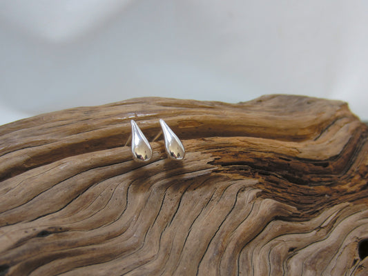 Sleek, sterling silver teardrop studs which measure 12mm high and 5mm wide. 925 Silver Canterbury