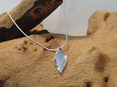 sterling silver simple leaf pendant 925 Canterbury